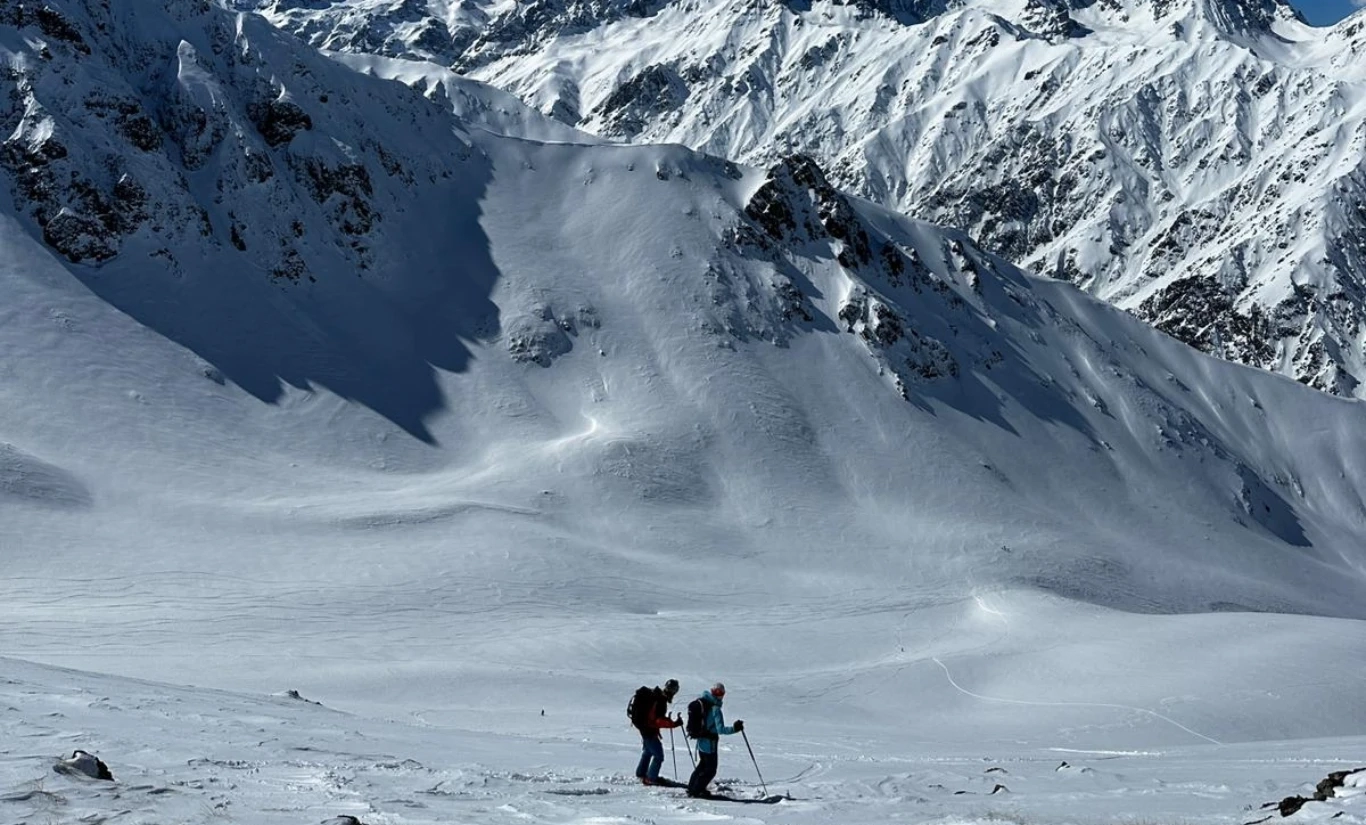 Kaçkar Dağları Backcountry Ski & Snowboard Turu Türkçe - Fotoğraf 1