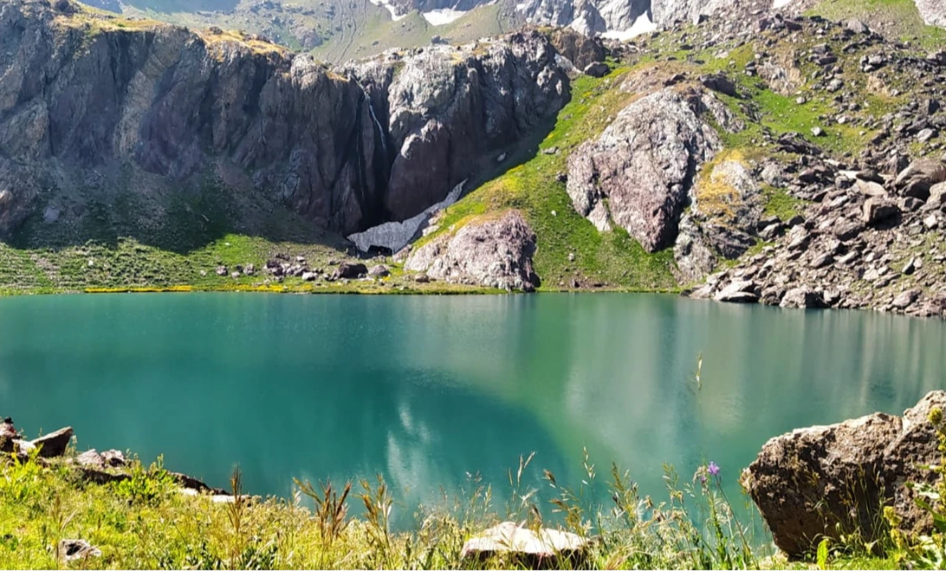 HAKKARİ BALA YAYLASI ERİNÇ BUZULU VE SAT GÖLLERİ - Fotoğraf 1