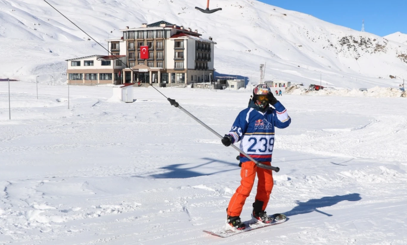 HAKKARİ MERGABÜTAN KAYAK & SNOWBORT TURU - Fotoğraf 1