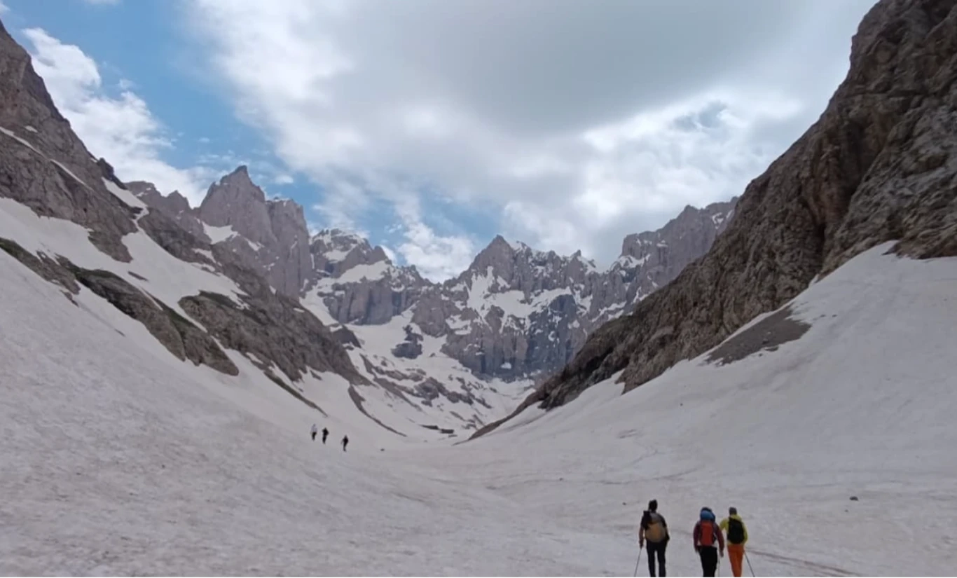 HAKKARİ BALA YAYLASI ERİNÇ BUZULU VE SAT GÖLLERİ - Fotoğraf 3