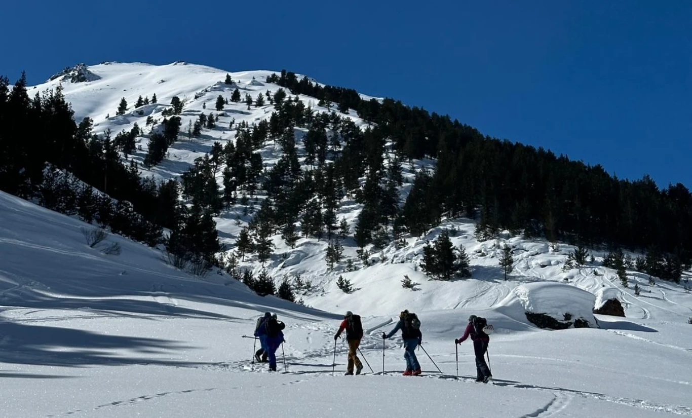 Kaçkar Dağları Backcountry Ski & Snowboard Turu Türkçe - Fotoğraf 2